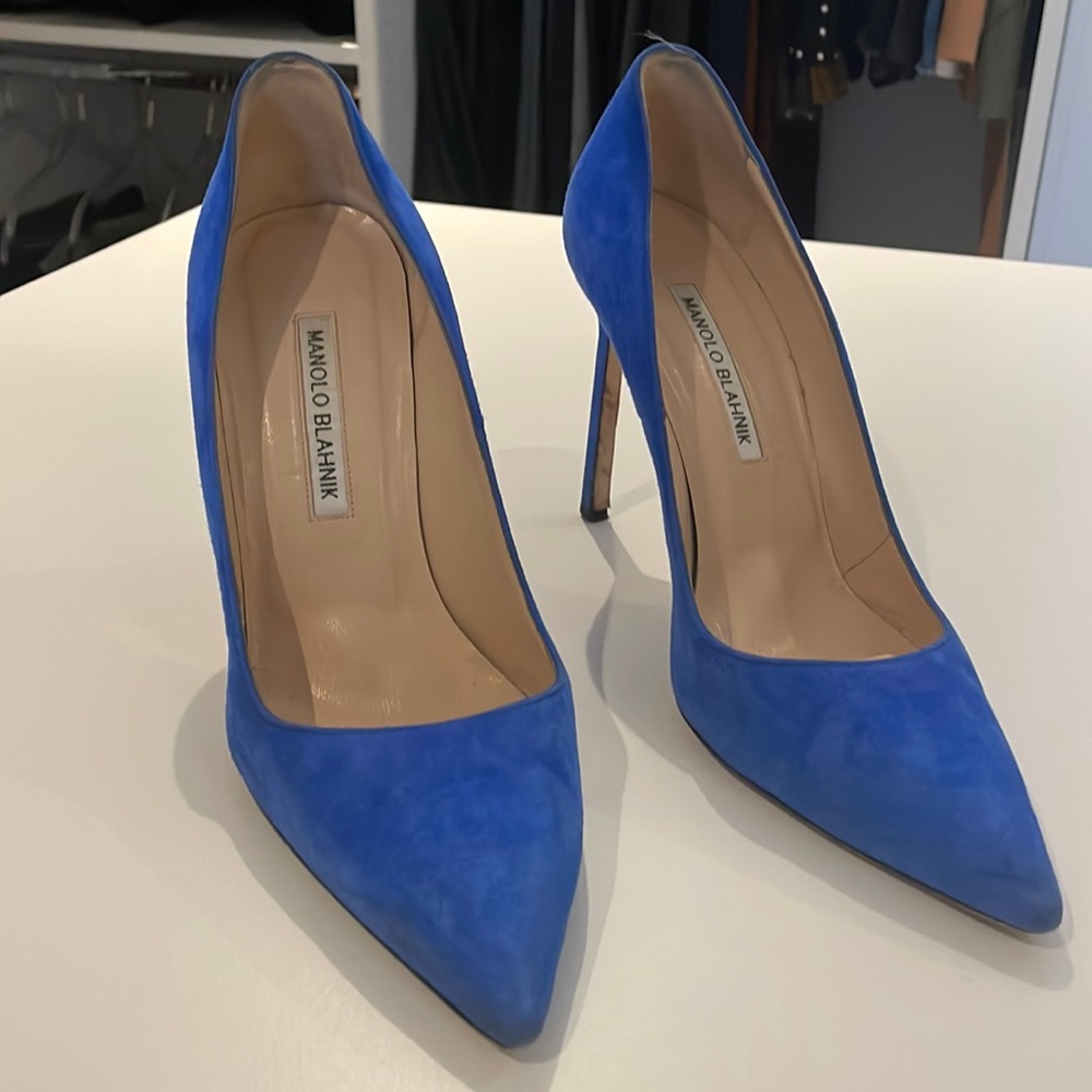 Authentic Manolo Blahnik Bb suede pump - size 38